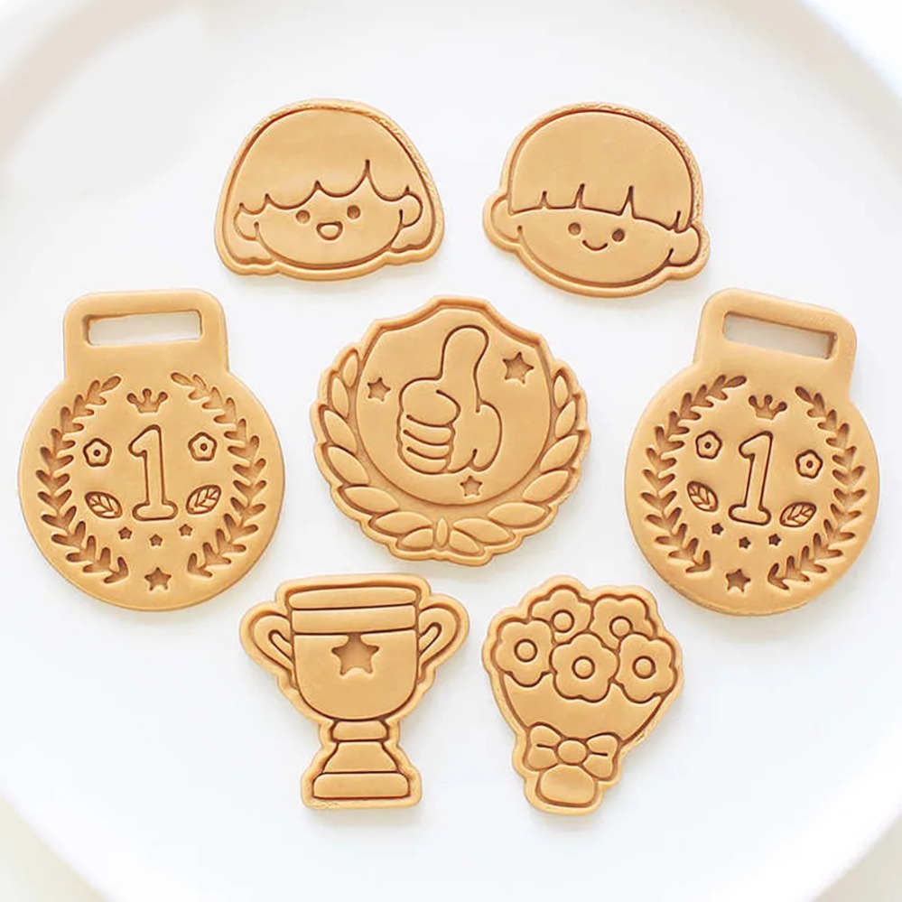 Medals Trophies Cookie Cutters - Kitchen Baking Items recension och pris